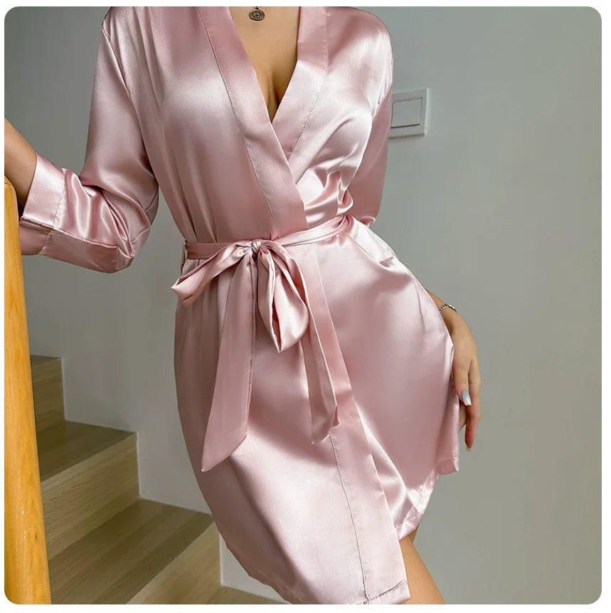 Kimono Court en Satin Doux pour Femme – Peignoir Demoiselle d'Honneur