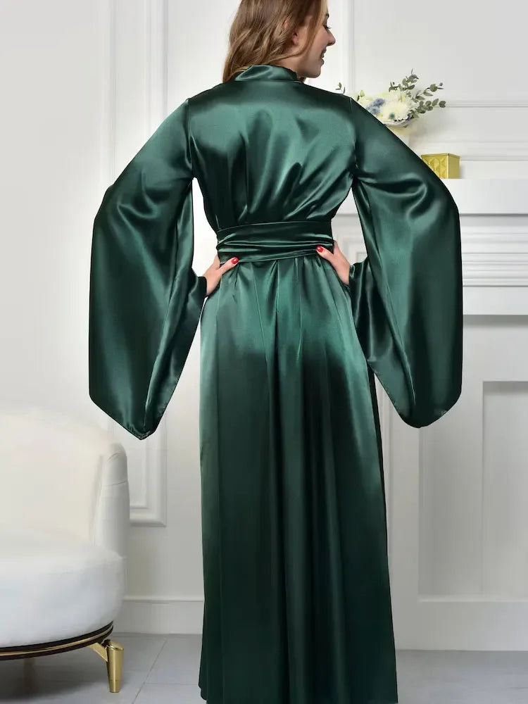 Robe Longue Kimono Satinée – Élégance Moderne
