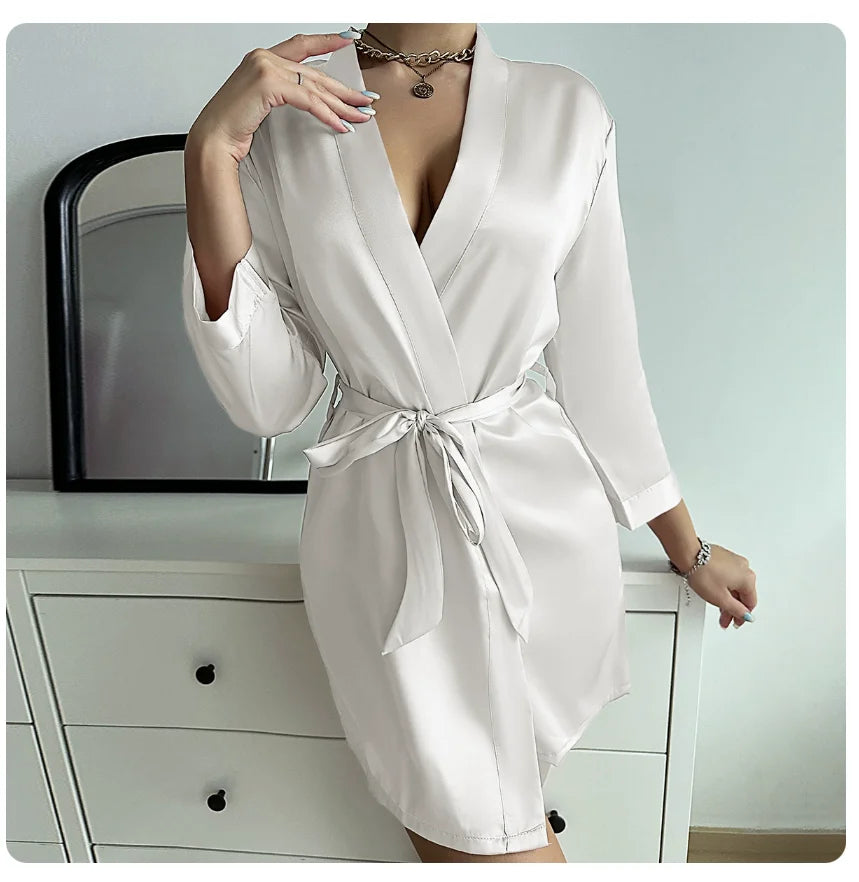 Kimono Court en Satin Doux pour Femme – Peignoir Demoiselle d'Honneur